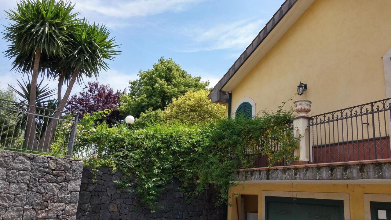 La Casa Del Melograno Bed & Breakfast Santa Venerina Luaran gambar