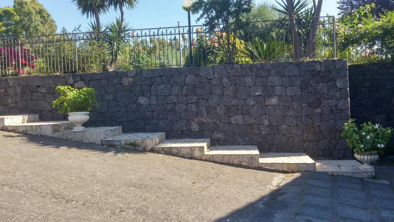 La Casa Del Melograno Bed & Breakfast Santa Venerina Luaran gambar